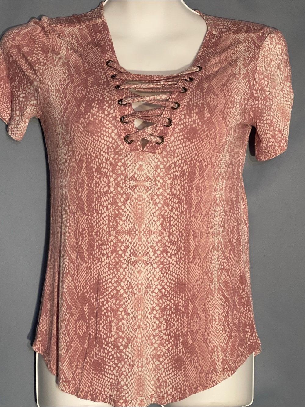 Mudd Mauve Pink Snake-Print Lace-Up Short Sleeve Top